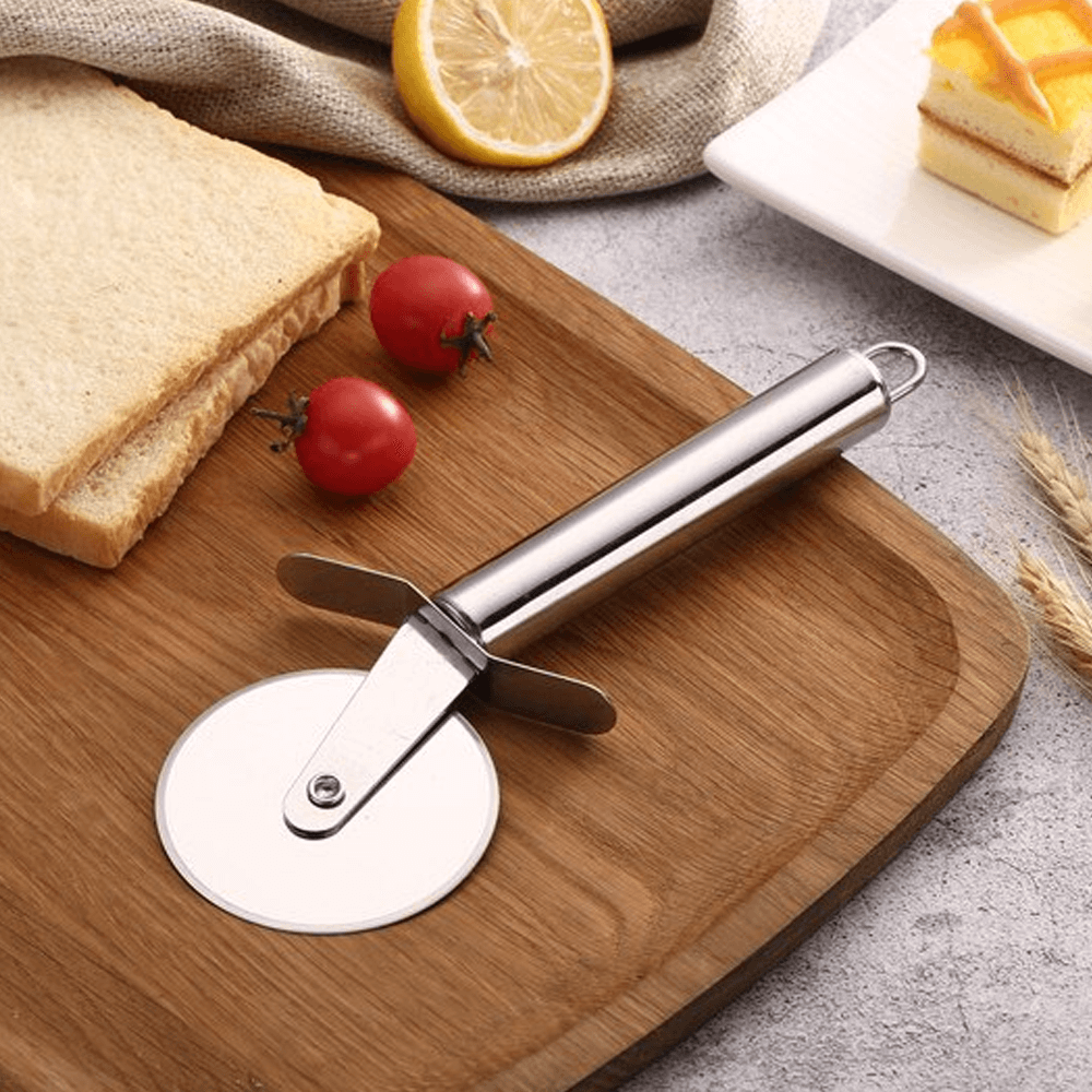 stainlesssteelpizzaroller4.png