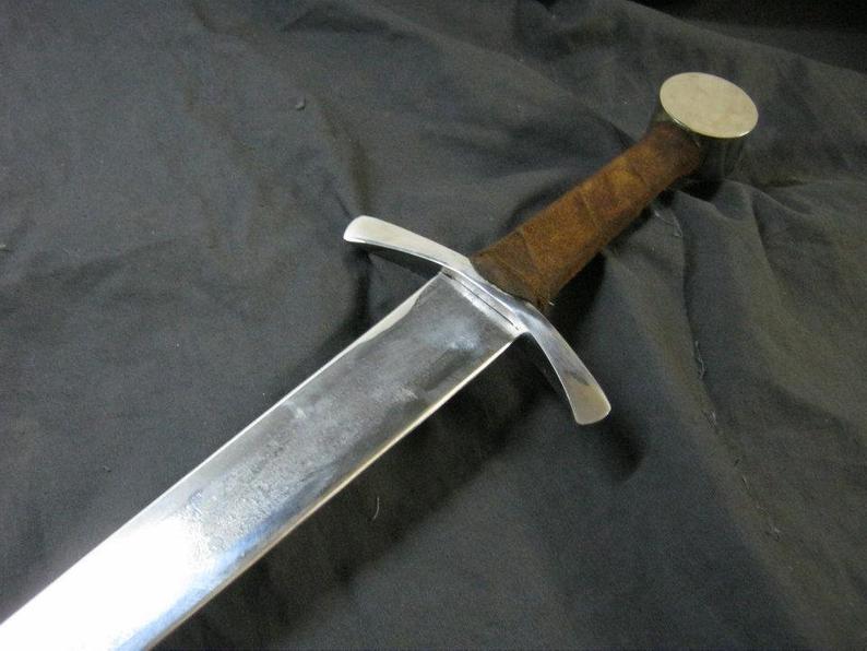 Unveiling_the_Legendary_Craftsmanship_of_Medieval_European_Swords (4).jpg