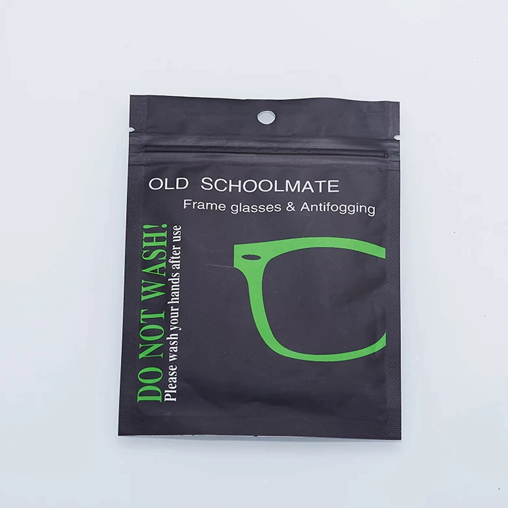 Fogresistant lens cloth for cyclists