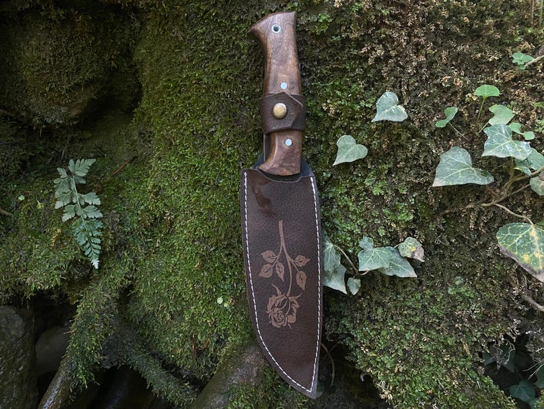 Premium Handmade Hunting Knife With Walnut HandleReal Bowie Knife With SheathPerfect For Camping Tr 7