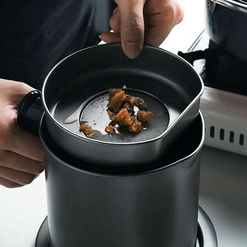bacongreasecontainerwithfinemeshstrainer2.png