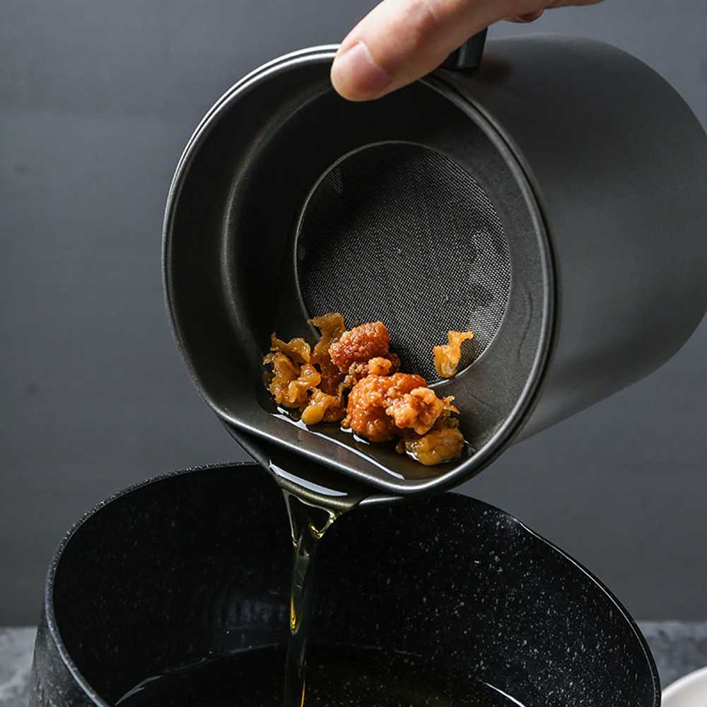 bacongreasecontainerwithfinemeshstrainer3.png