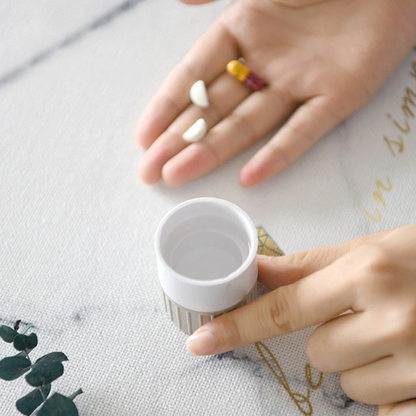 Userfriendly pill divider for easy swallowing