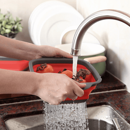 siliconefoldinganddrainingbasketmakeswashingfruitsandvegetableseasy5.png