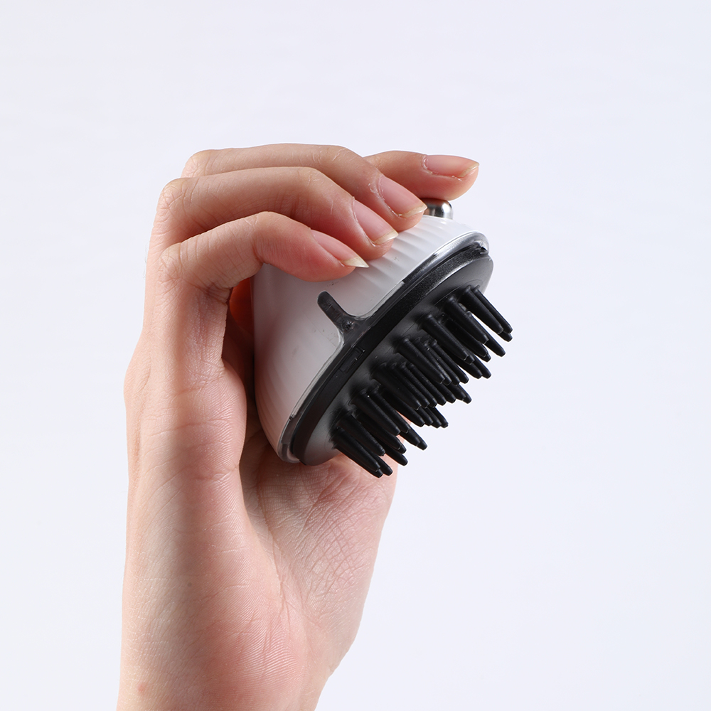Ergonomic scalp oil applicator for home use