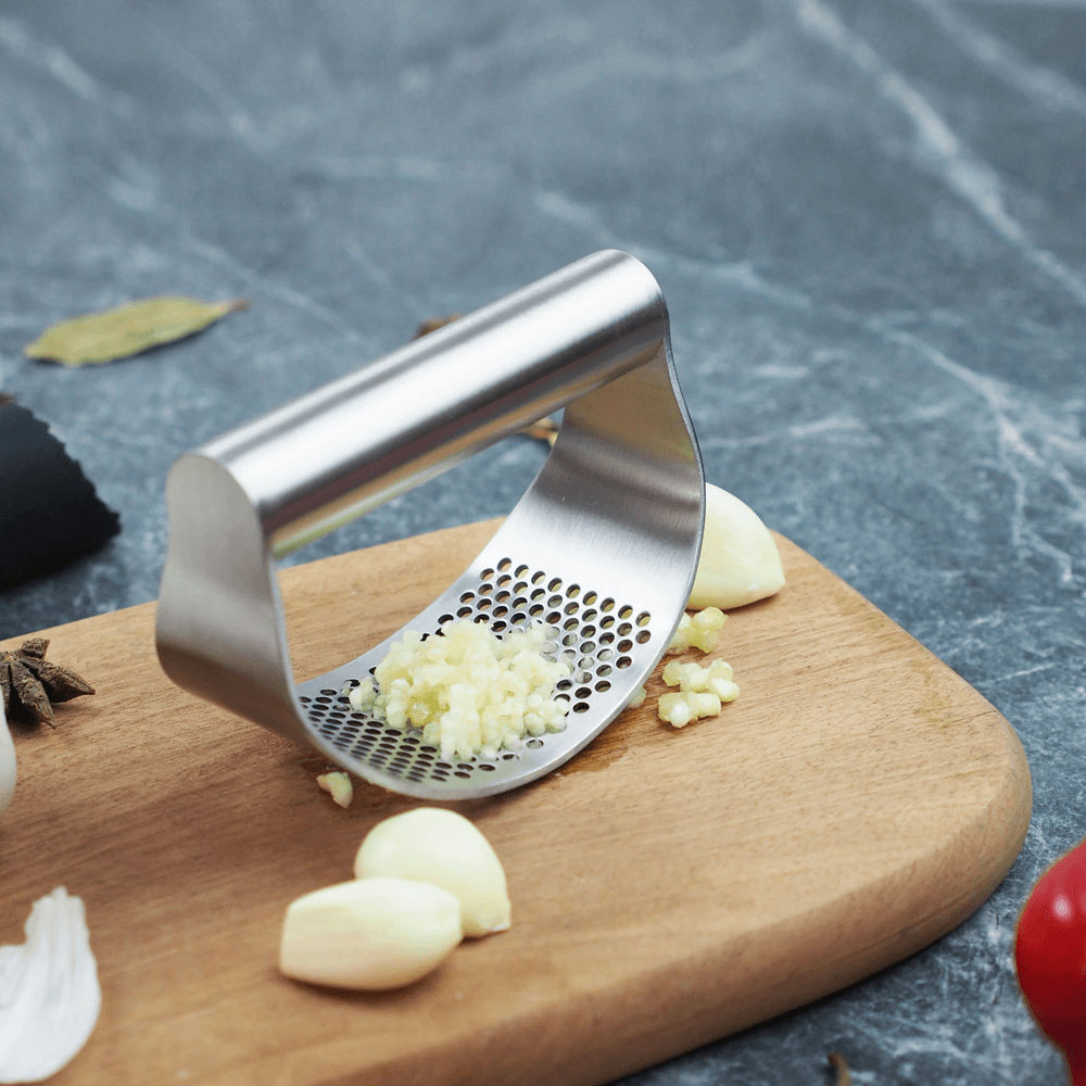 magicpressstainlesssteelgarlicpress4.png