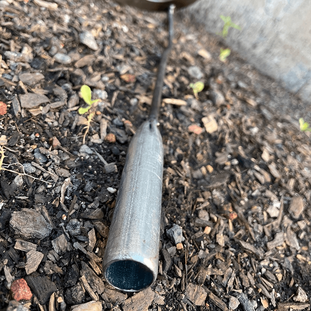 Ergonomic gardening hoe with nonslip handle