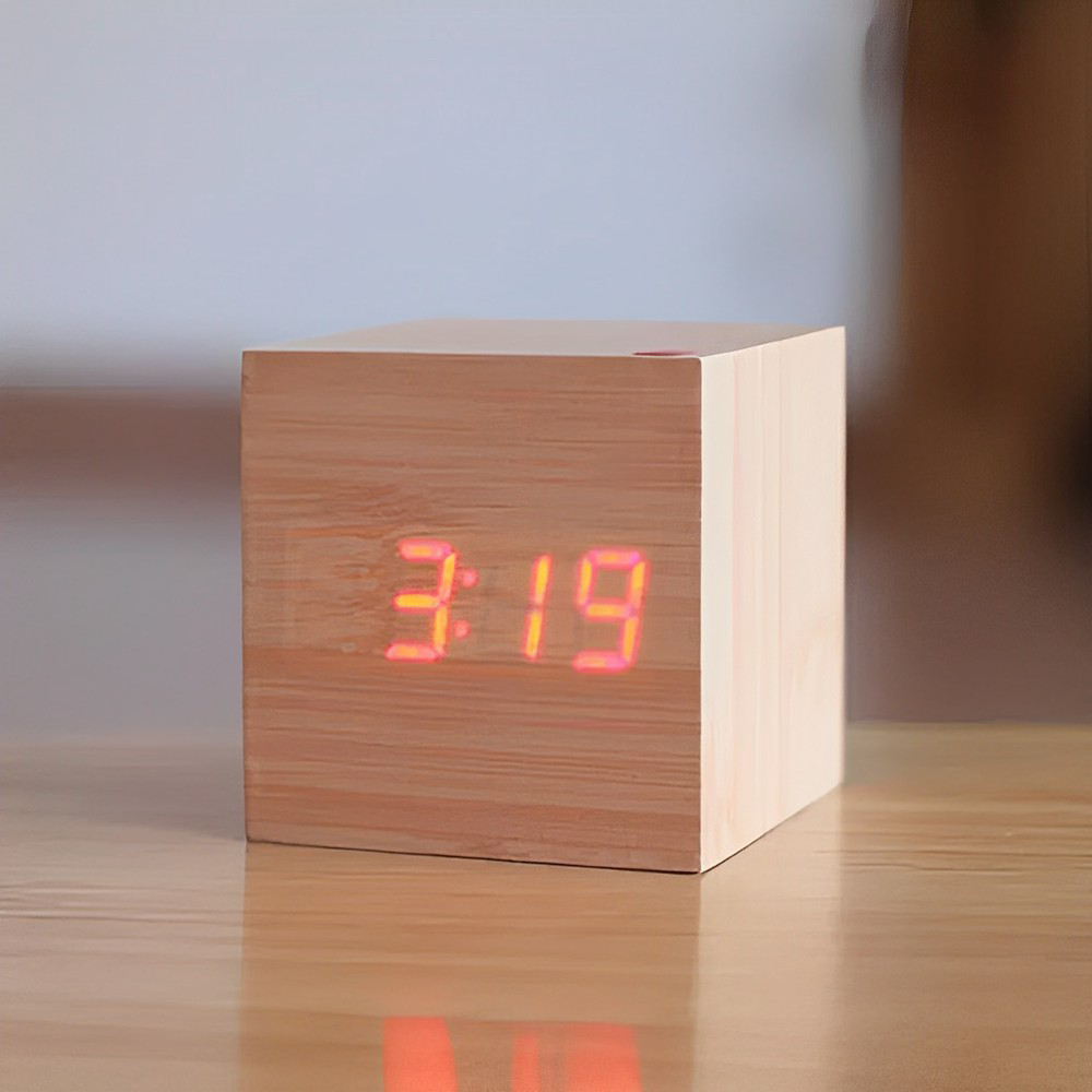 realwoodalarmclockoakorangelight.png