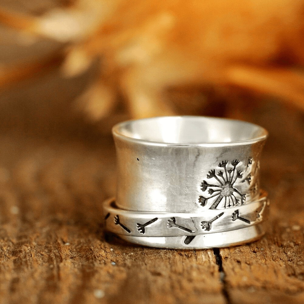 handmadevintagespinnerbohosilverstatementring6.png