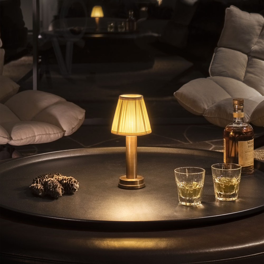 rechargeabledecorativeledtableandbarlampwithshade2.png