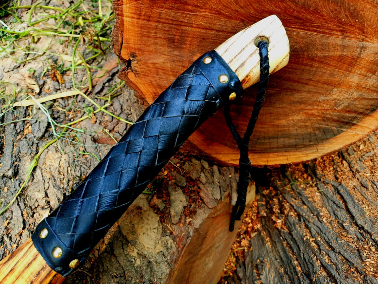 Custom Handmade Hunting Axejpeg