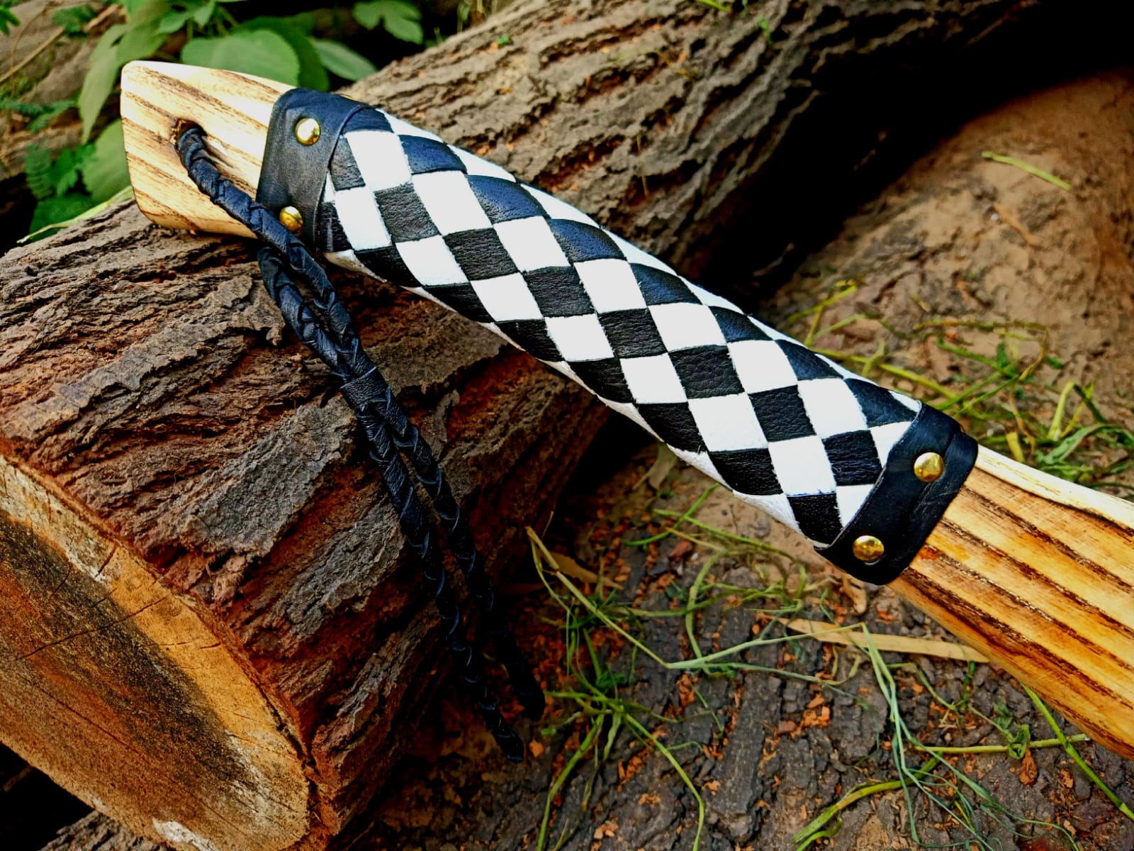Custom Handmade Damascus Steel Hatchet Tomahawk Axes in cajpeg