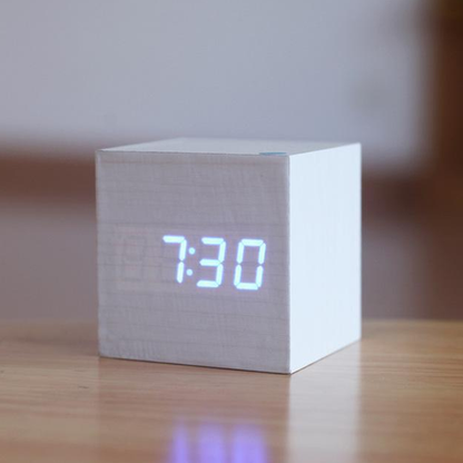 woodendigitalalarmclockoakorangelight.png