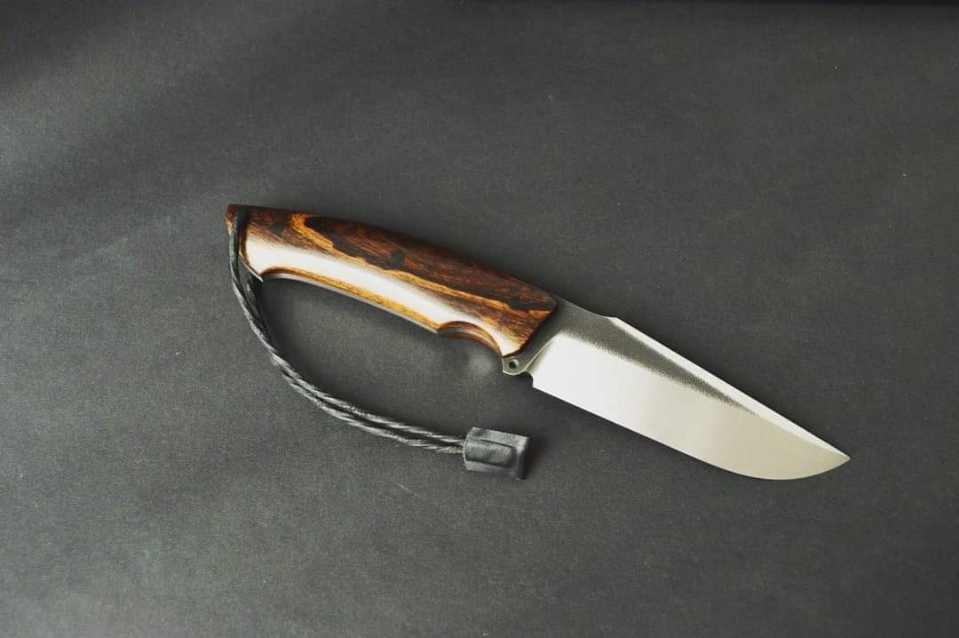 fixedblade camping knife