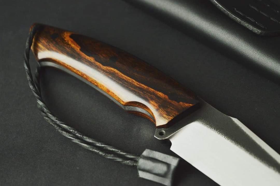 fixedblade camping knife