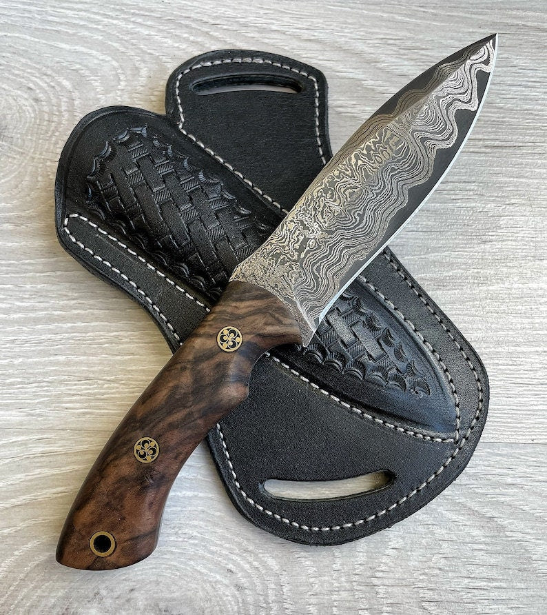REAL DAMASCUS Hunting Knife & Walnut Wood Handle- 150 Layers - Blacksmith Made - Camping Knife