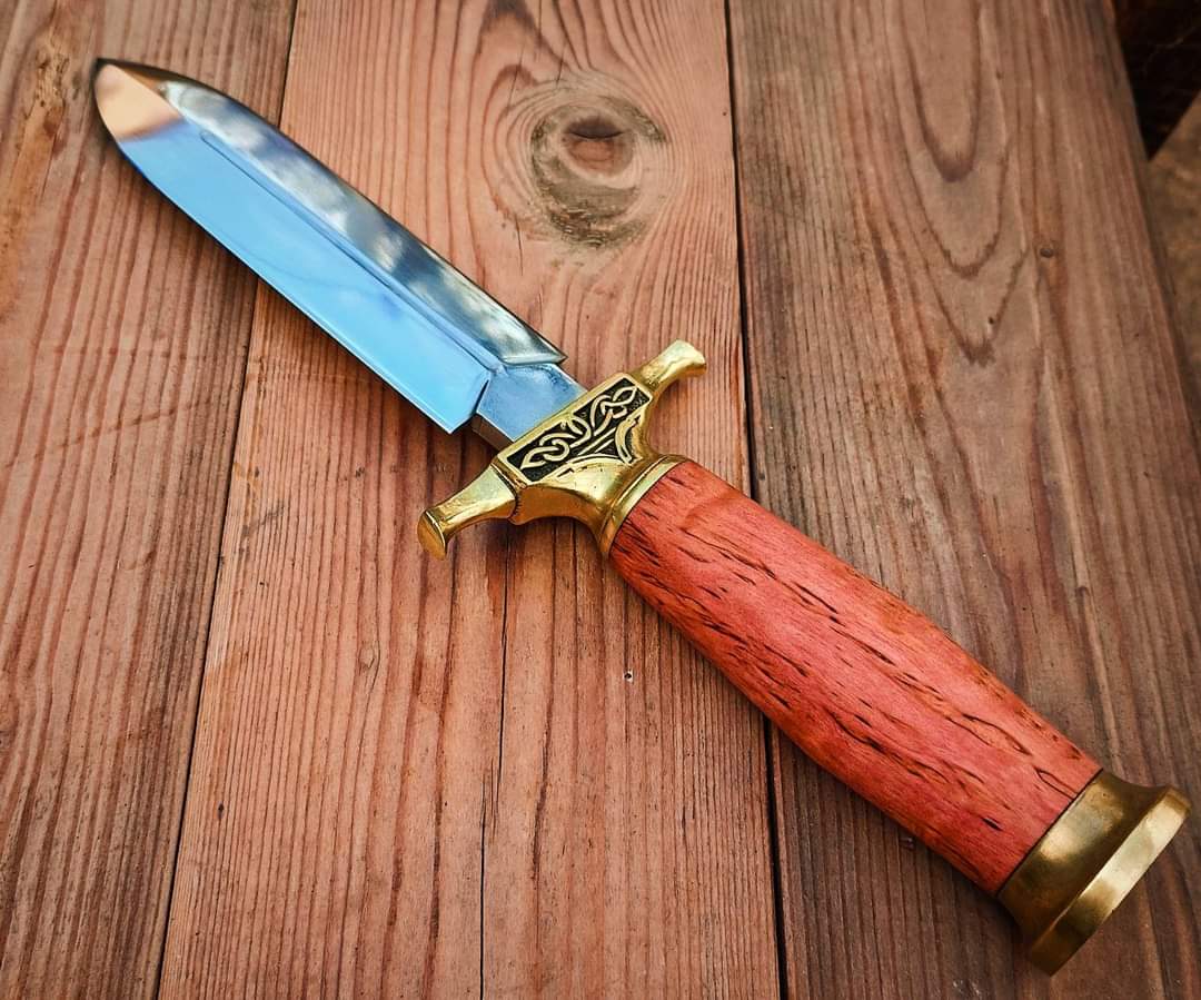 Huntingknifewith sheath