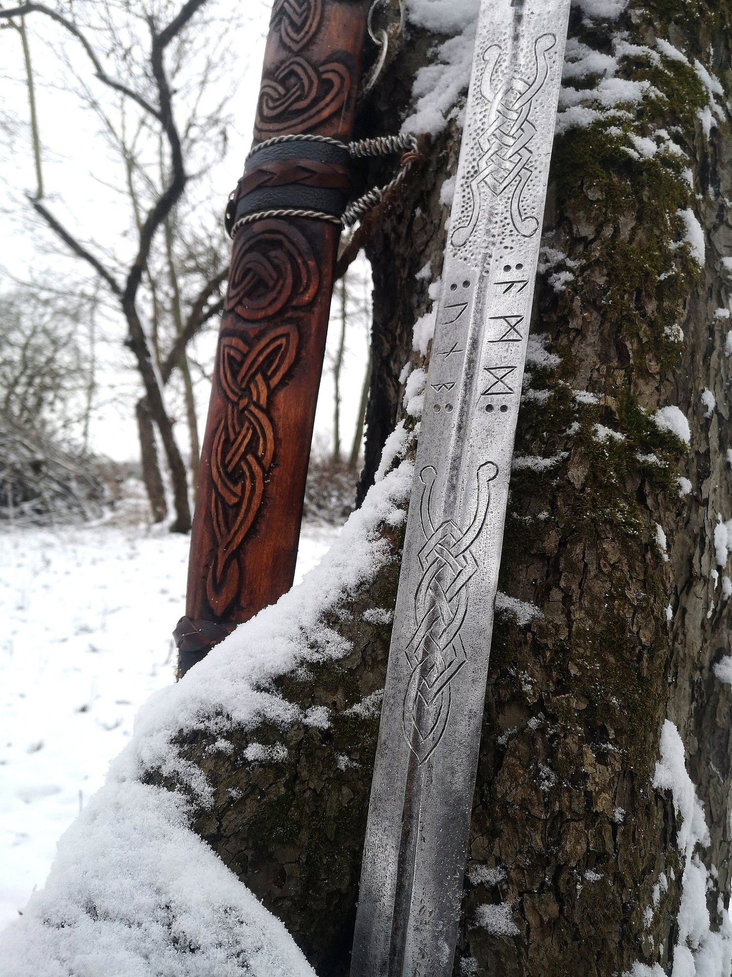 UnlockingthePoweroftheMedievalVikingSwordAComprehensiveGuidetoVikingSwordsandTheirFa