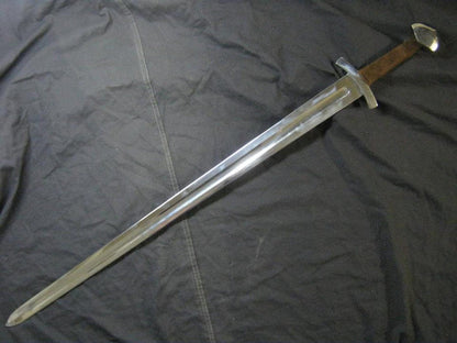 Unveiling_the_Legendary_Craftsmanship_of_Medieval_European_Swords (2).jpg