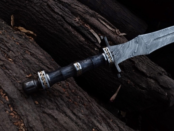 Anniversary_Gift_Viking_Battle-Ready_Sword_with_Damascus_Steel_Blade (2).jpg