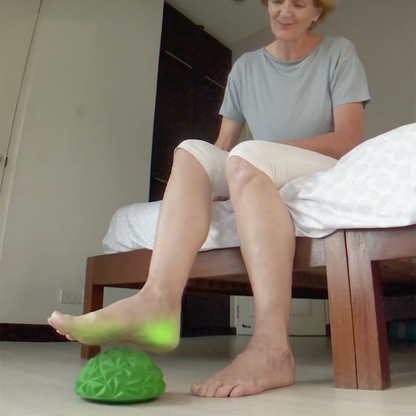 Diamond Pattern Foot Massage Ball – Perfect Wellness Gift for Athletes & Relaxation