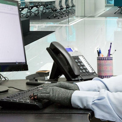 Therapeutic arthritis gloves