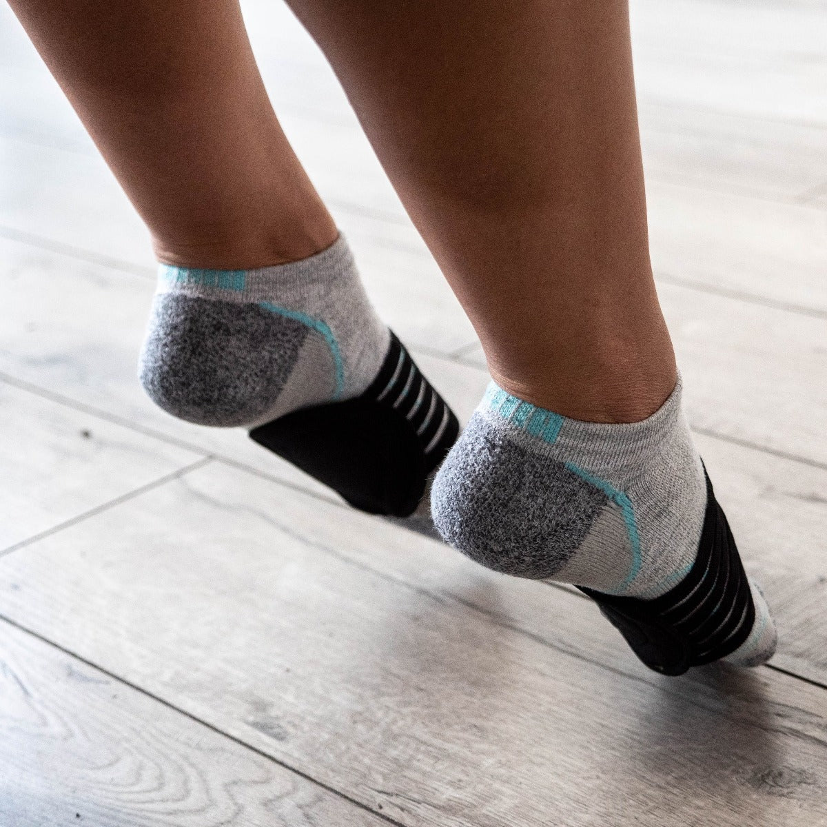 Breathable cushioned arch supports for daily use