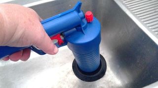 Highpressure drain plunger for home use