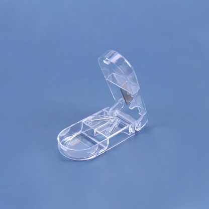Medicine case with builtin pill splitter