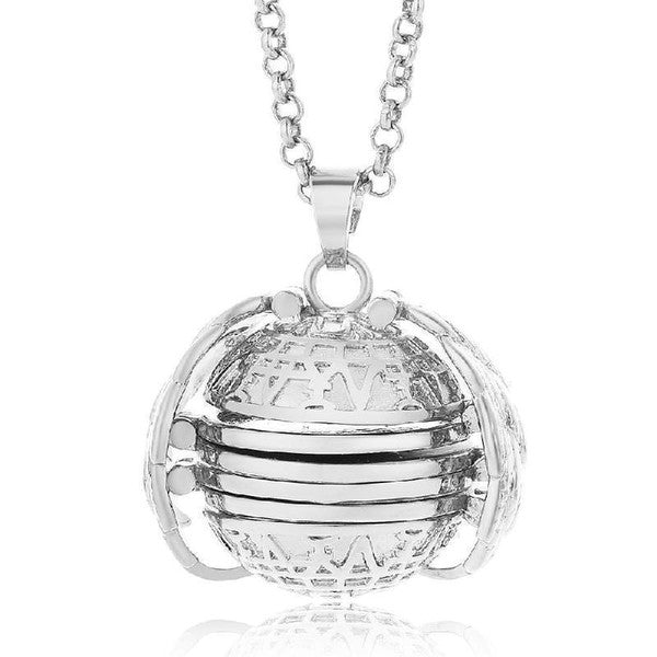 Meaningful memory necklace with four pictures