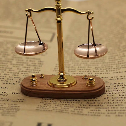 rea9Mini-Vintage-Balance-Scales-Ornament-Miniature-Accessories-Metal-Antique-Justice-Scale-Model-Exquisite-Home-Decoration-Kids.jpg