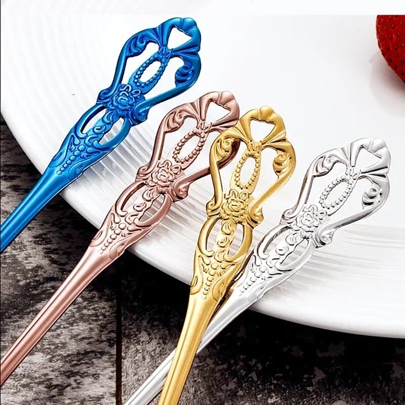 OlYGGoldenStainlessSteelCutlerySetLuxuryCompleteDinnerwareSetRoyalSpoonForksEuropeanGif