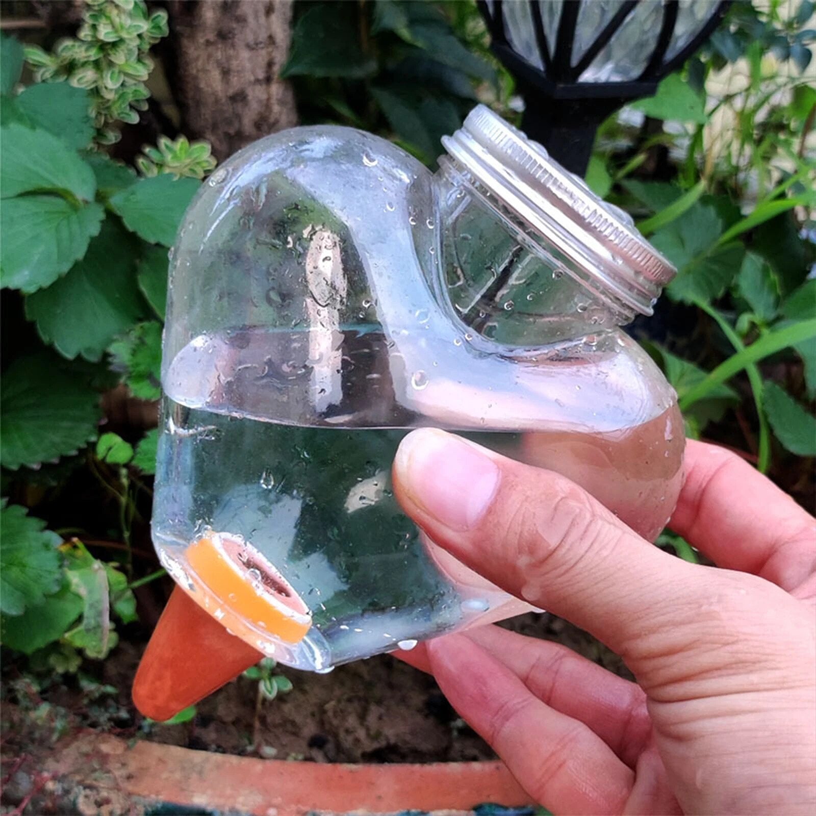 araiGarden-Automatic-Watering-Tool-Elk-Christmas-Tree-Indoor-Drip-Irrigation-Watering-System-Potted-Plant-Waterers-Spike.jpg