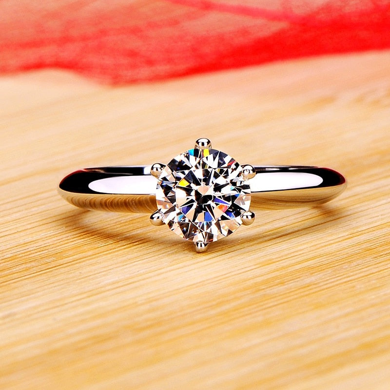 MpxqNever-Fade-Luxury-Classic-18K-White-Gold-Color-Ring-Solitaire-2-Carat-Zirconia-Diamant-Wedding-Band.jpg