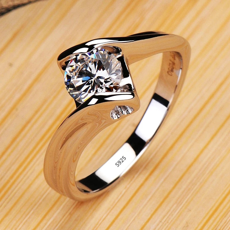 LAwNNever-Fade-Luxury-Classic-18K-White-Gold-Color-Ring-Solitaire-2-Carat-Zirconia-Diamant-Wedding-Band.jpg