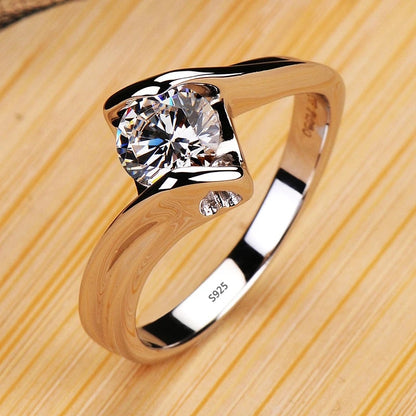 LAwNNever-Fade-Luxury-Classic-18K-White-Gold-Color-Ring-Solitaire-2-Carat-Zirconia-Diamant-Wedding-Band.jpg