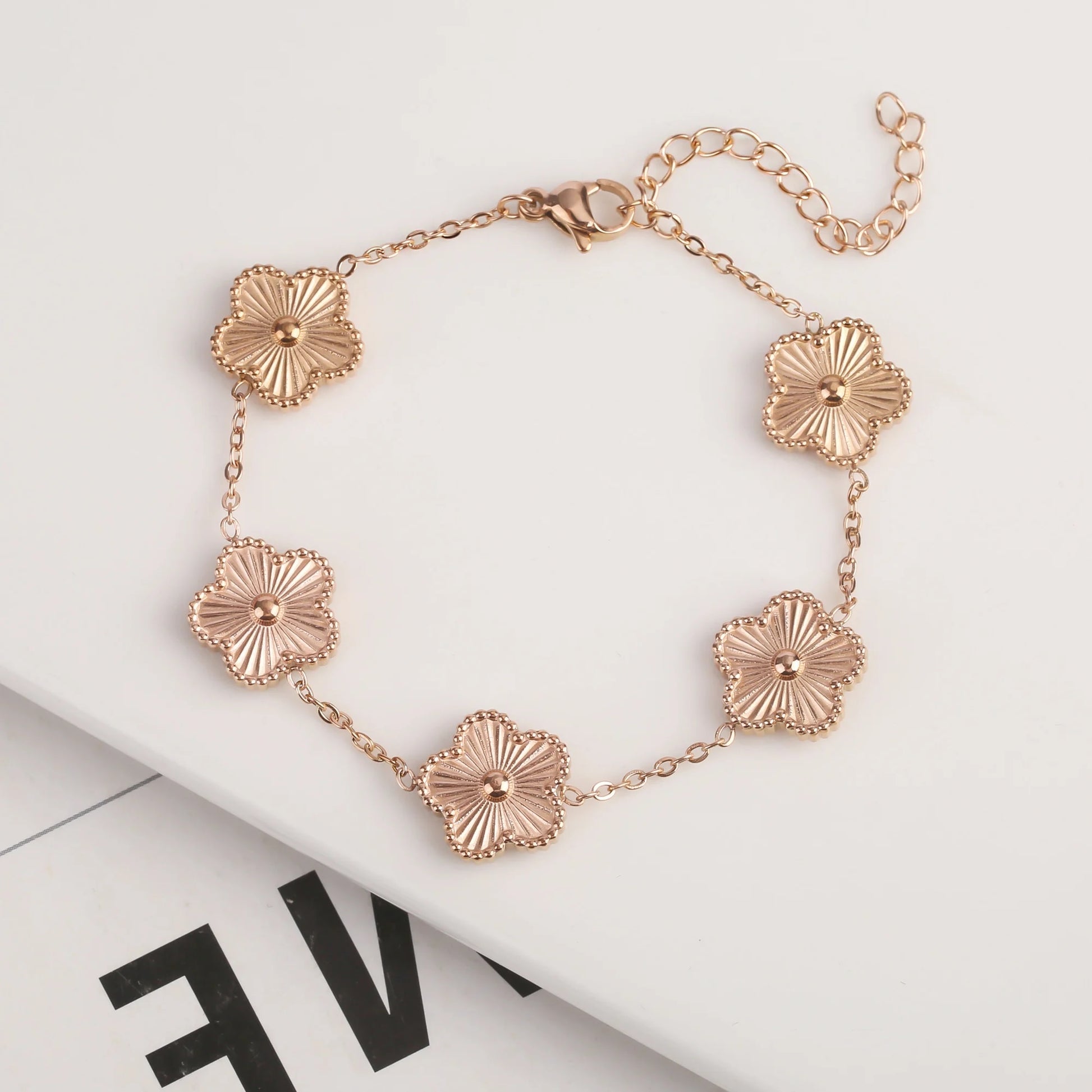 2fL1Y2KNewDesignMetalPlumLaserFiveLeafFlowerPlantBraceletStainlessSteelWaterproofHigh