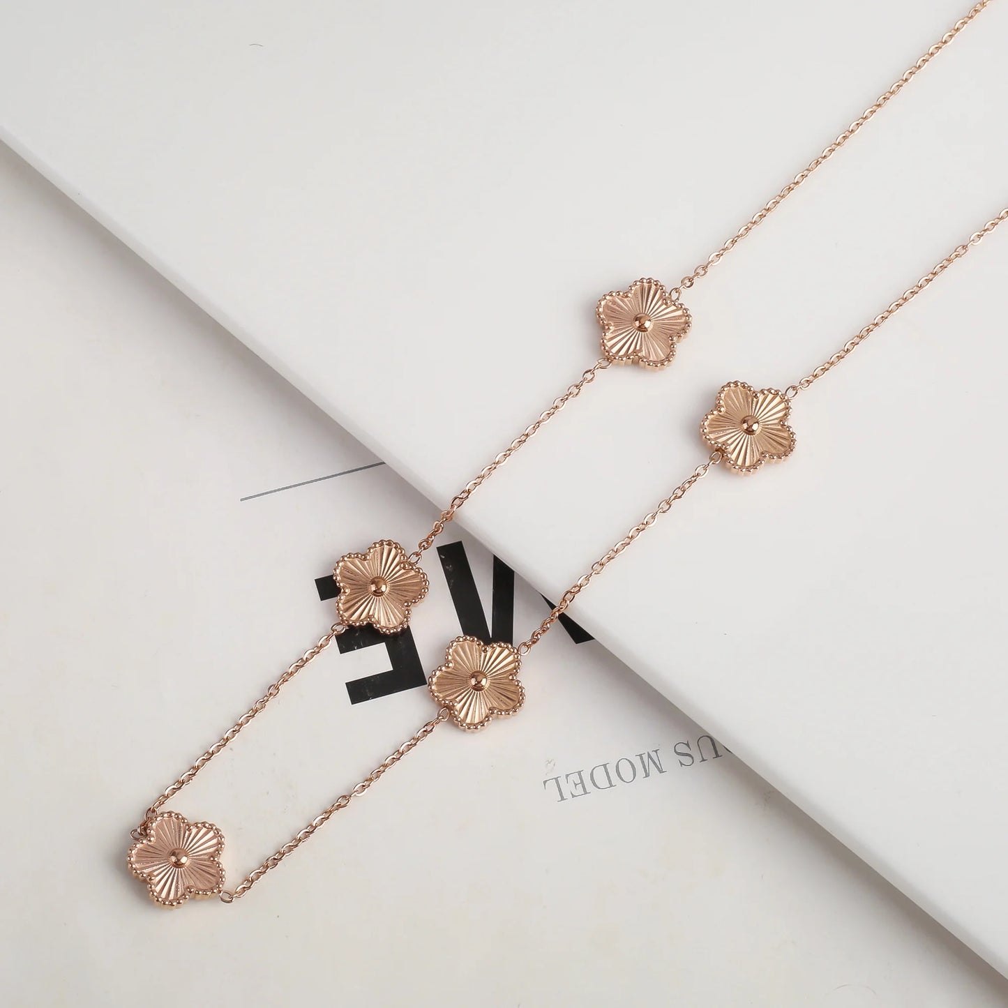 xCTzY2KNewDesignMetalPlumLaserFiveLeafFlowerPlantBraceletStainlessSteelWaterproofHigh