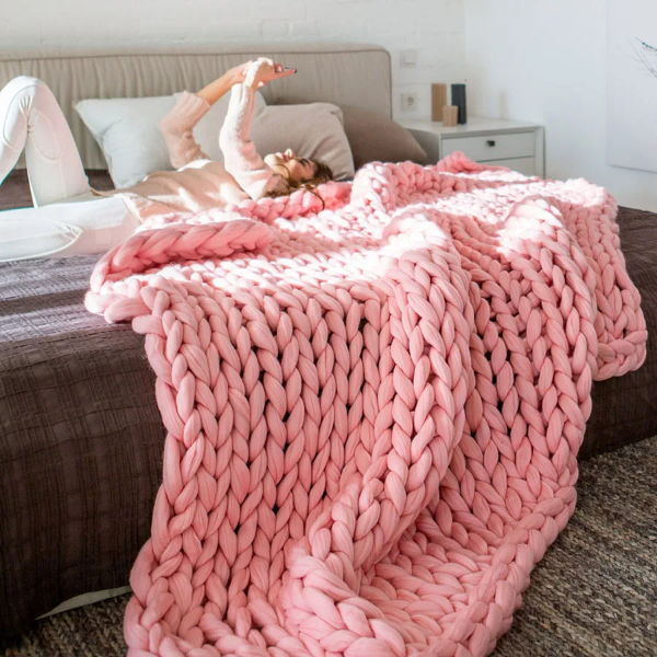 Soft and Lightweight Handmade Chunky Knit Blanket, Acrylic & Polyester Fabric, Comfortable All Year Round pink