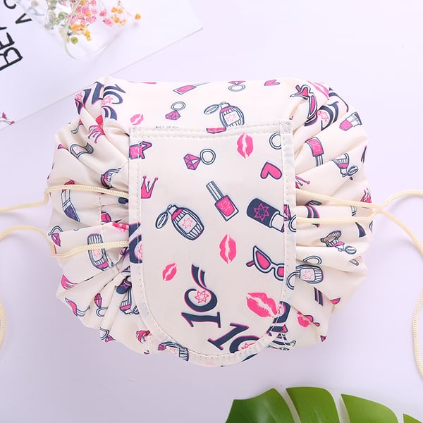 Foldable cosmetic case for easy storage