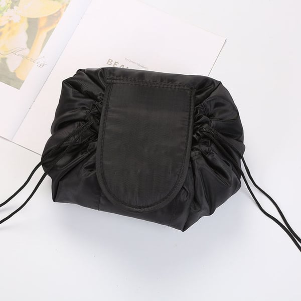 Foldable cosmetic case for easy storage