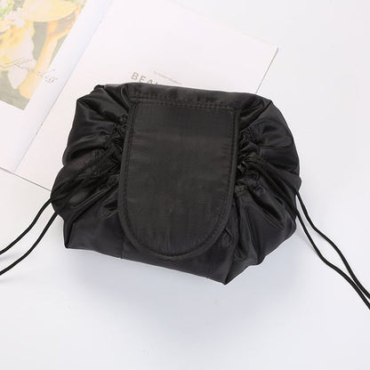 Foldable cosmetic case for easy storage