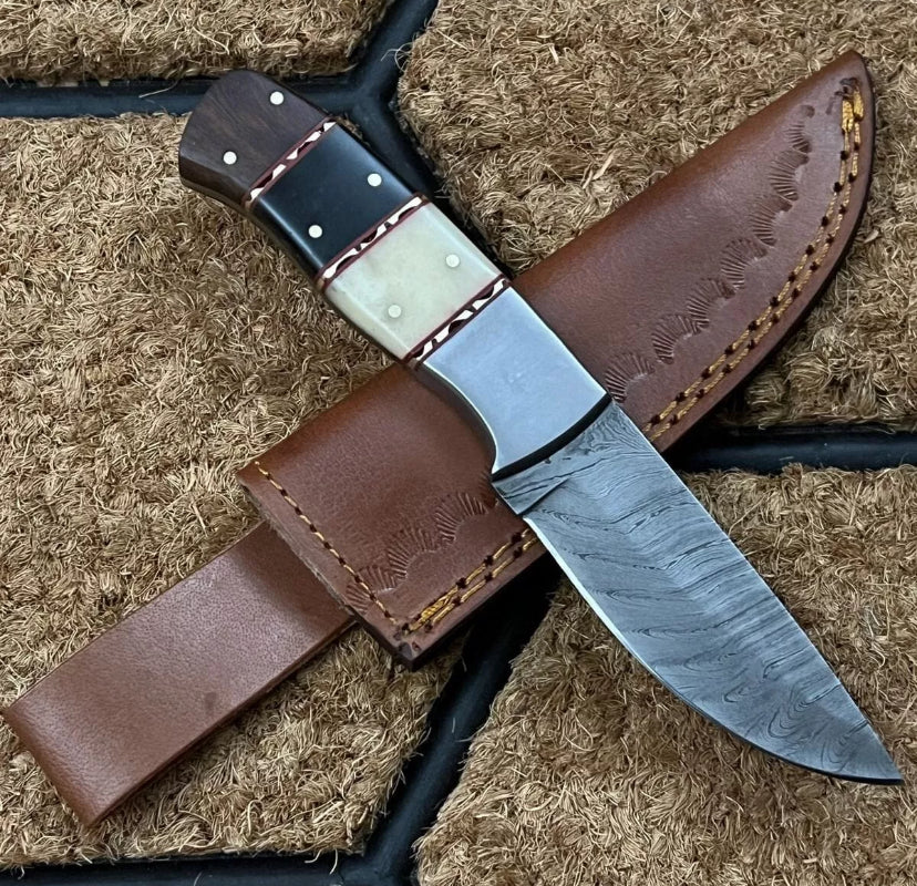 Damascus Steel Custom Handmade Hunting Skinner Bushcraft Knife with Leather sheath