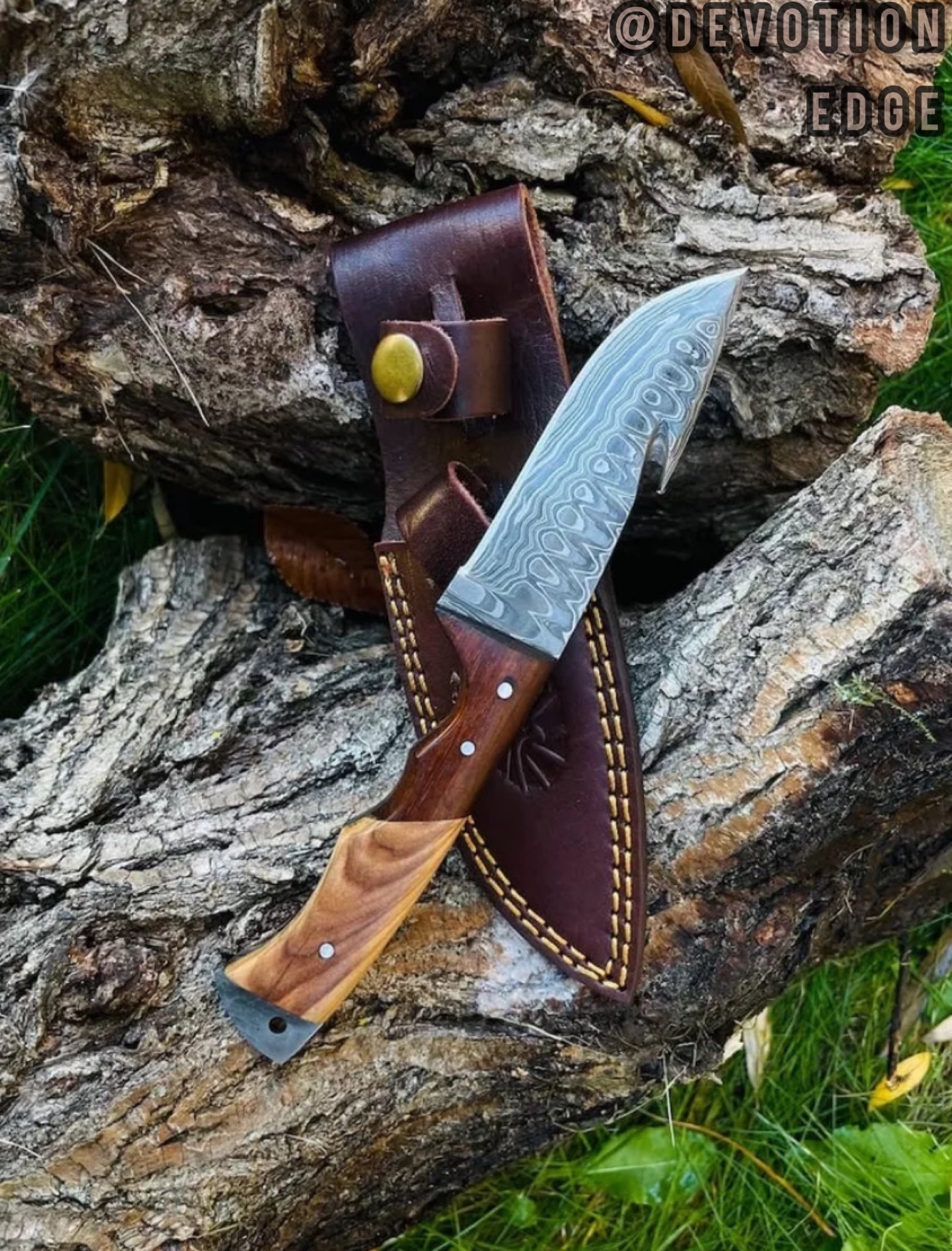 Handmade Hunting Damascus Steel Gut-Hook Skinning Knife With Leather Sheath
