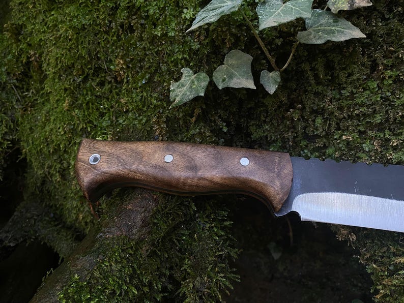 Premium Handmade Hunting Knife With Walnut HandleReal Bowie Knife With SheathPerfect For Camping Tr 6