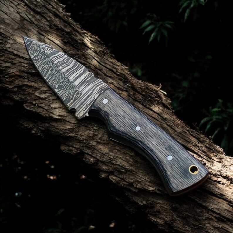 Handmade Damascus Steel Hunting Knife  EDC Pocket Knife With Pakka Wood Handle  Ideal For Skinning  4