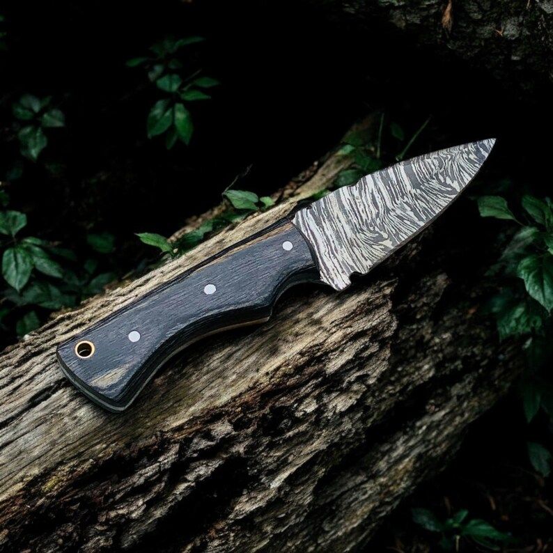 Handmade Damascus Steel Hunting Knife  EDC Pocket Knife With Pakka Wood Handle  Ideal For Skinning  5
