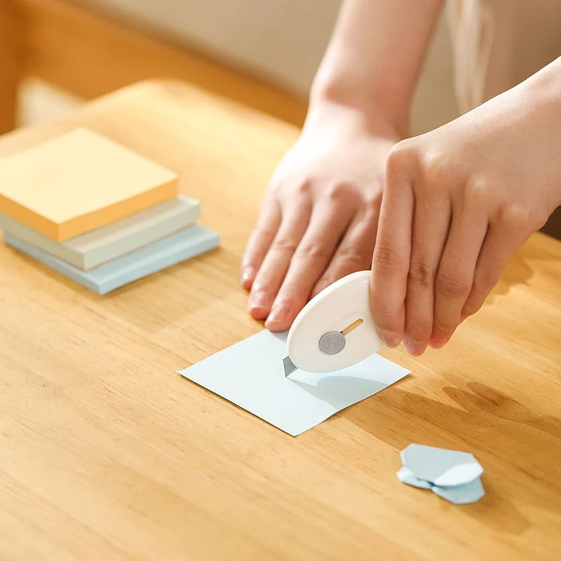 Ergonomic Portable Paper Cutting Tool