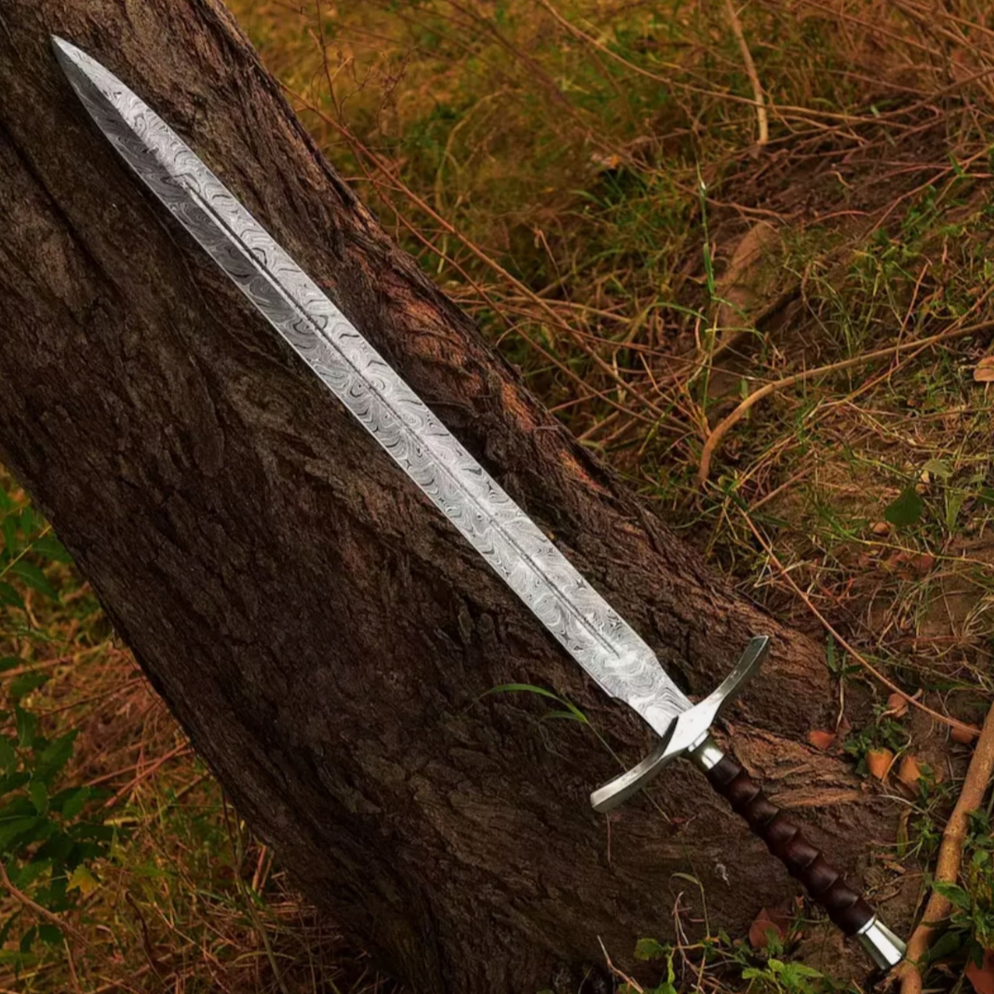 Hand Forged Damascus Steel Battle Ready Viking Sword & Scabbard/ Razor Sharp.