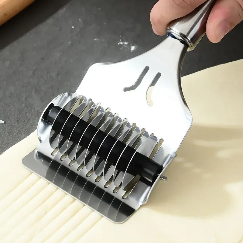 Pasta Maker with Sharp Blades